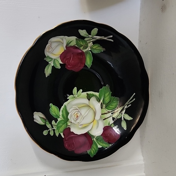 1950's Windsor England Bone China Tea Cup & Saucer Red/white/gold collectible - Picture 2 of 7